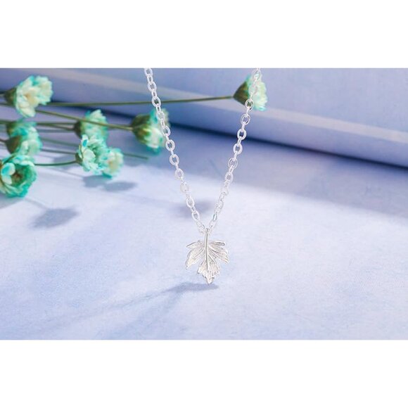 Exquisite Gold Dainty Maple Leaf Pendant Necklace - Perfect Thanksgiving Gift - Picture 3 of 6